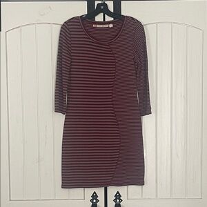 Chelsea & Gray Burgundy Striped 3/4 Sleeve Dress